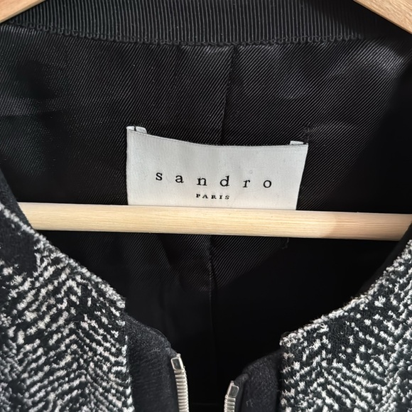 Sandro Black and White Blazer with Cropped Style and Elegant Pattern - Picture 7 of 7